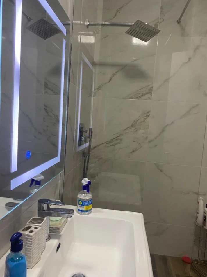 Tirane, jepet me qera apartament 1+1+Ballkon Kati 8, 71 m² 600 € (Rruga Panorama)