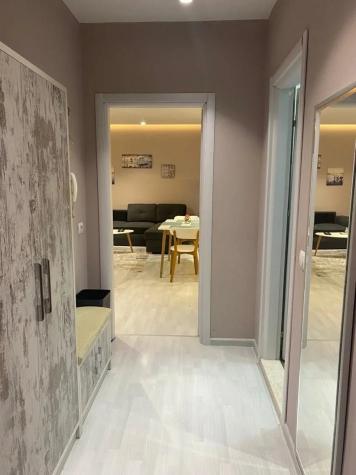 Tirane, jepet me qera apartament 1+1+Ballkon Kati 8, 71 m² 600 € (Rruga Panorama)