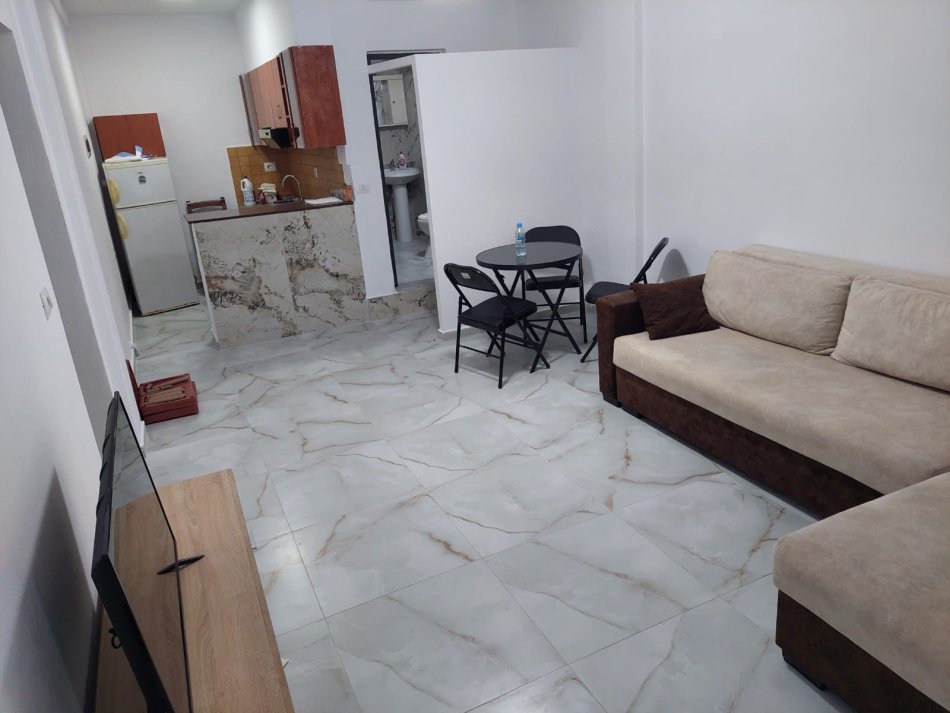 SHITET OKAZION SUPER APARTAMENT 1+1 ME HIPOTEKE NE RRUGEN NAIM FRASHERI NGJITUR ME RRUGEN E KAVAJES.