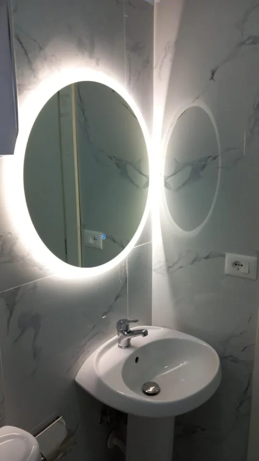 Tirane, jepet me qera zyre Kati 1, 35 m² 450 € (Rr. Ibrahim Rugova)