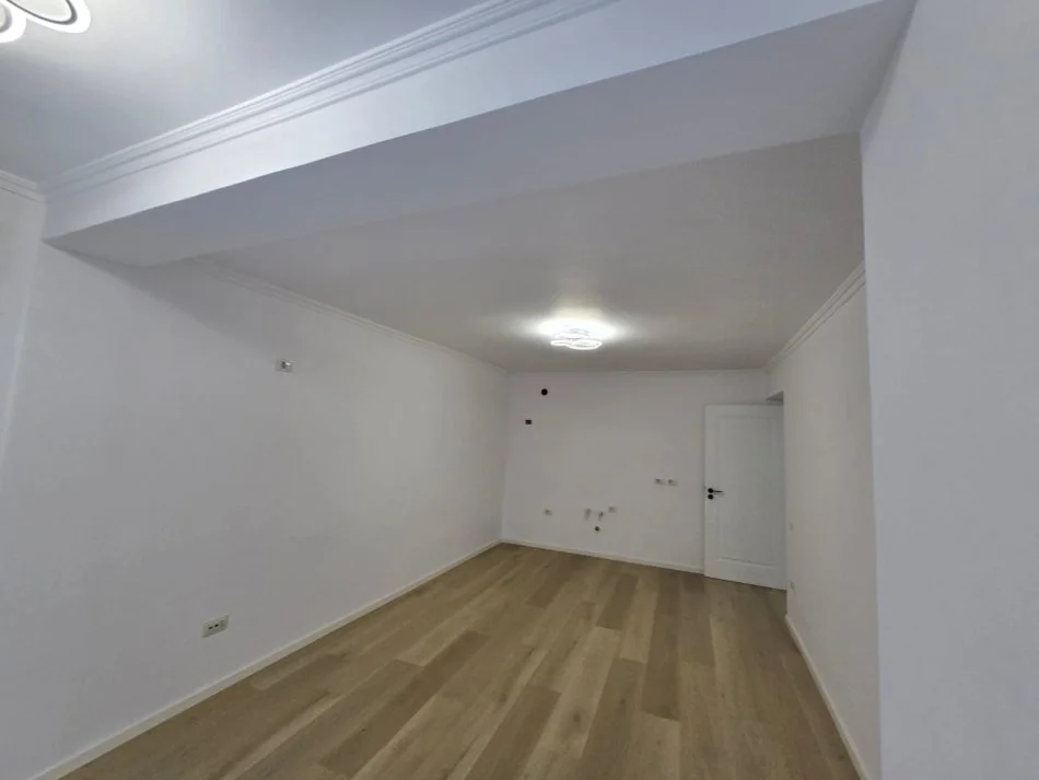 Tirane, shitet apartament 2+1+Ballkon Kati 2, 75 m² 188.000 € (21 Dhjetori)