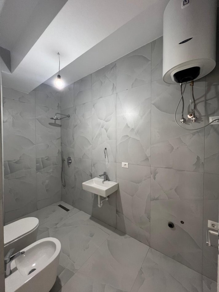 Tirane, shitet apartament 1+1 Kati 1, 61 m² 98.080 € (Ali Demi, Kompleksi &quot;Kaimi&quot;)