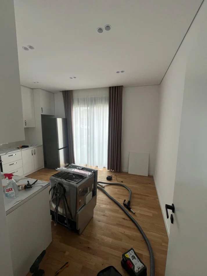 Tirane, jepet me qera Vile 2 Katshe Kati 2, 800 m² 4.000 € (Lunder, prane Teg)