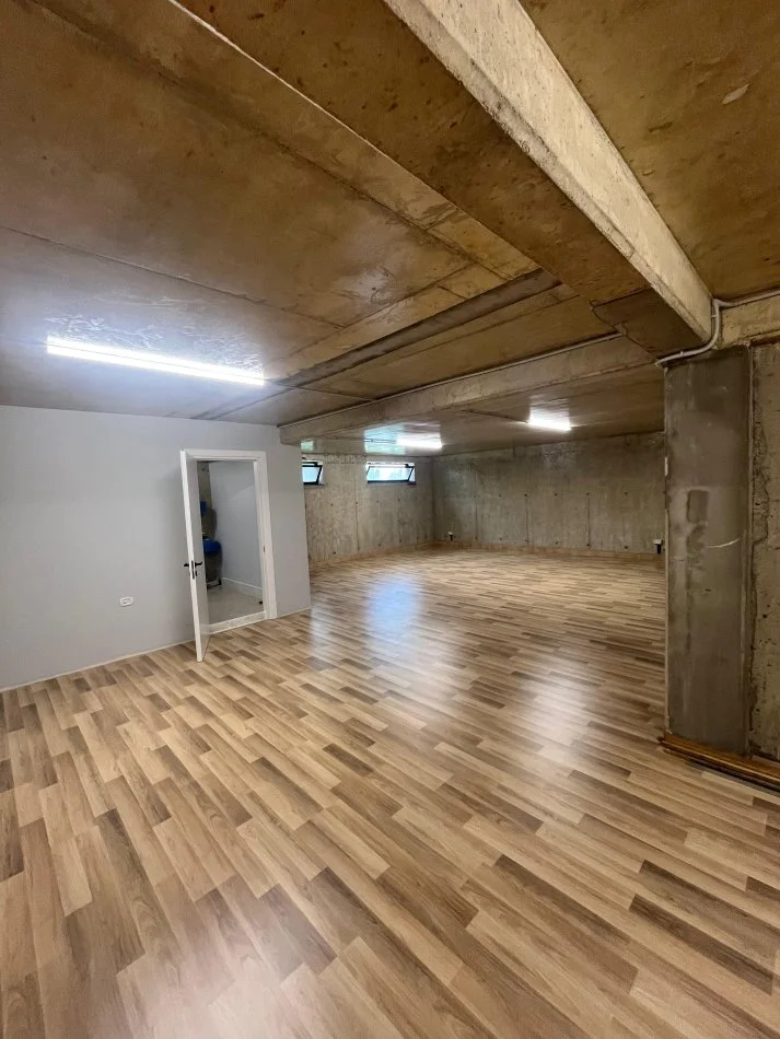 Tirane, jepet me qera Vile 2 Katshe Kati 2, 800 m² 4.000 € (Lunder, prane Teg)