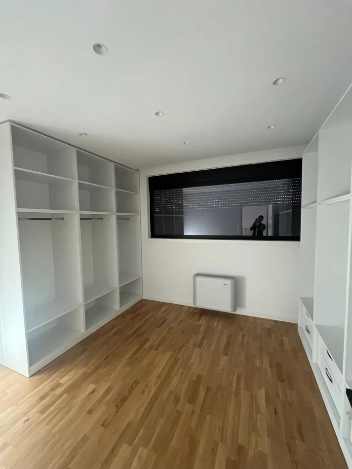 Tirane, jepet me qera Vile 2 Katshe Kati 2, 800 m² 4.000 € (Lunder, prane Teg)