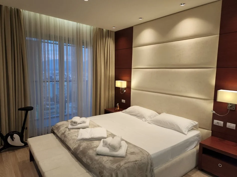 Tirane, jepet me qera apartament 2+1+Ballkon Kati 11, 120 m² 1.600 € (Ambasador 3)