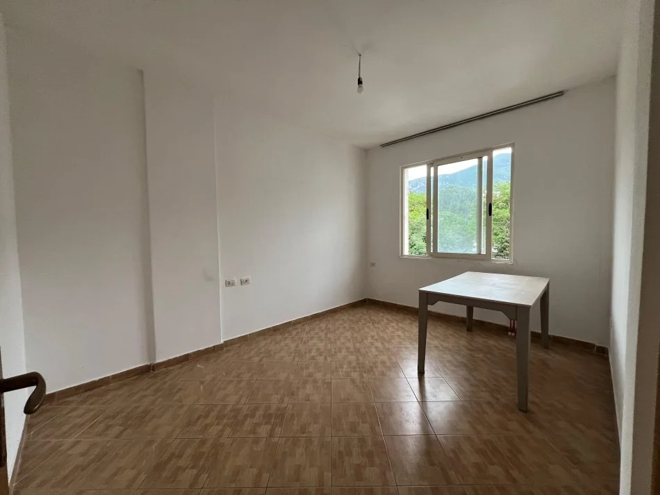 Tirane, shitet apartament 2+1+Ballkon Kati 3, 87 m² 116.000 € (Prane Bunk'Art 1, Rruga Muhamet Deliu)