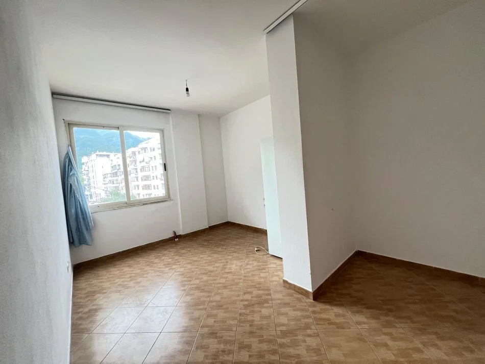 Tirane, shitet apartament 2+1+Ballkon Kati 3, 87 m² 116.000 € (Prane Bunk'Art 1, Rruga Muhamet Deliu)