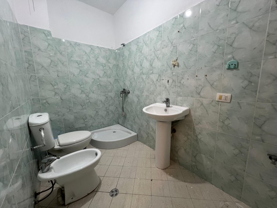 Tirane, shitet apartament 2+1+Ballkon Kati 3, 87 m² 116.000 € (Prane Bunk&#039;Art 1, Rruga Muhamet Deliu)