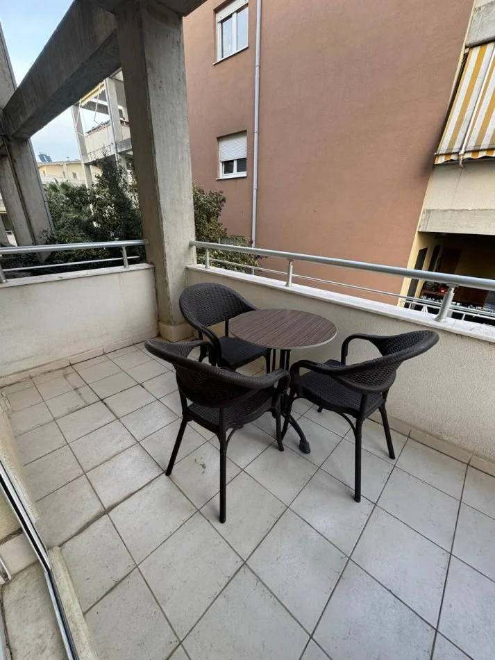 Tirane, jepet me qera apartament 1+1+Ballkon Kati 3, 68 m² 550 € (mjull bathore)