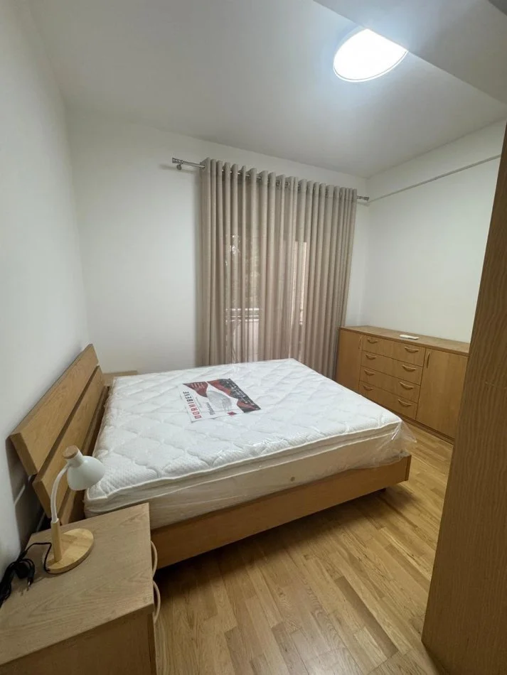 Tirane, jepet me qera apartament 1+1+Ballkon Kati 3, 68 m² 550 € (mjull bathore)