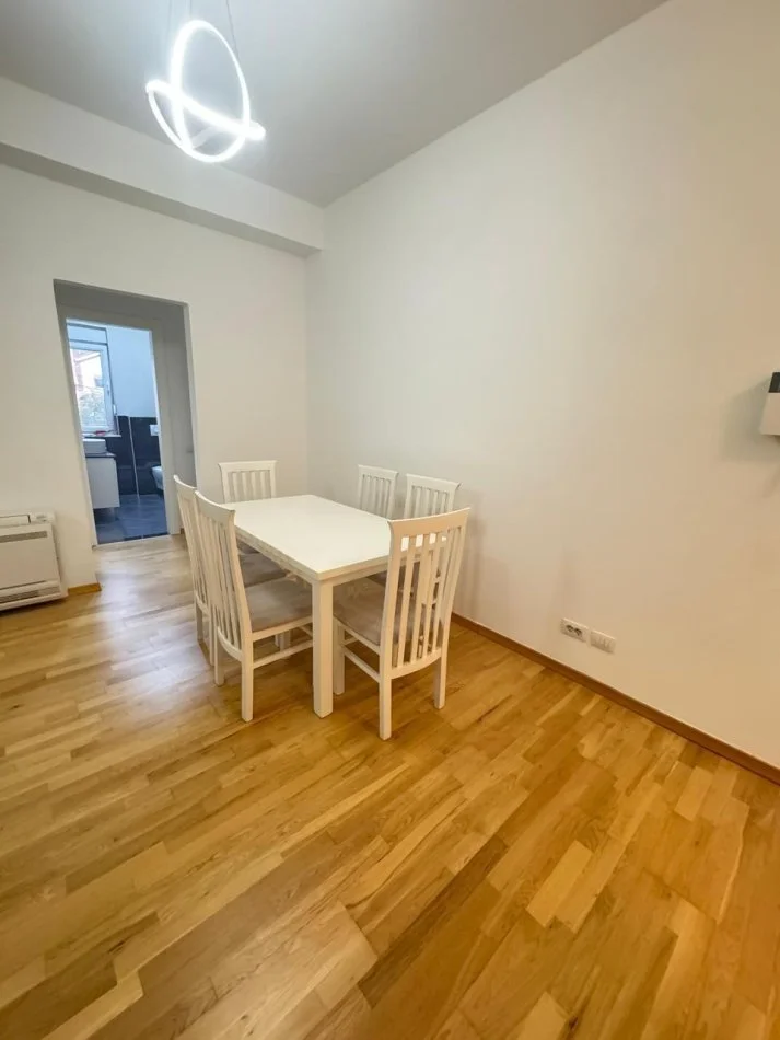 Tirane, jepet me qera apartament 1+1+Ballkon Kati 3, 68 m² 550 € (mjull bathore)