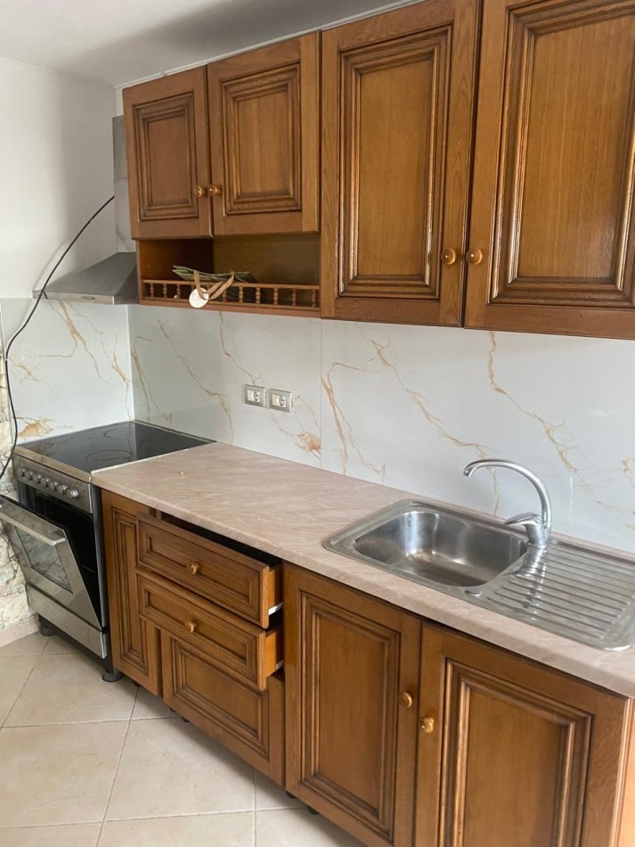 Tirane, jepet me qera apartament 1+1 Kati 1, 55 m² 250 € ( JEPET ME QERA APARTAMENT 1+1 NË DON BOSKO – FIORI DI BOSKO! PER VETEM 250 EURO MUAJ)