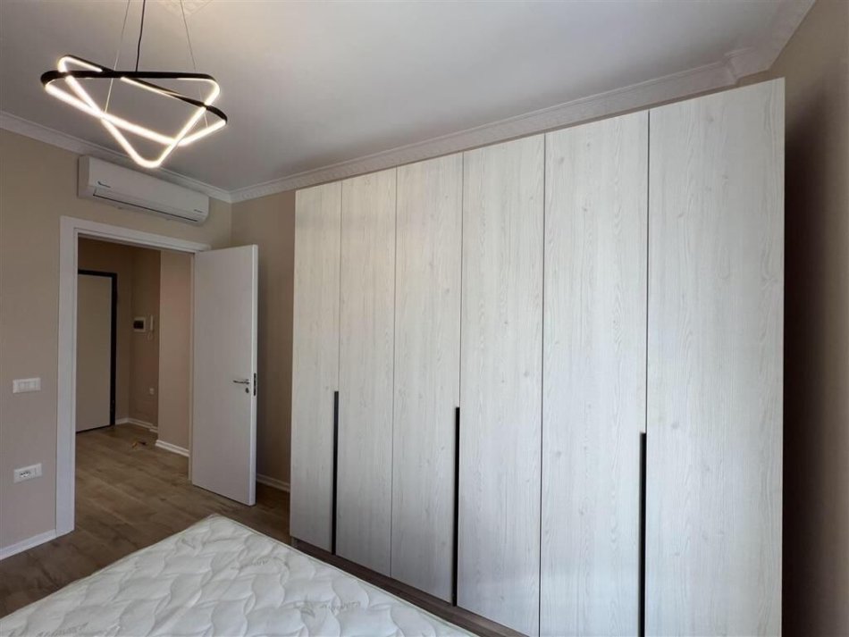 Tirane, jepet me qera apartament 1+1 Kati 6, 70 m² 570 € (Trio Tower Residence, prane Fiori Di Bosco)