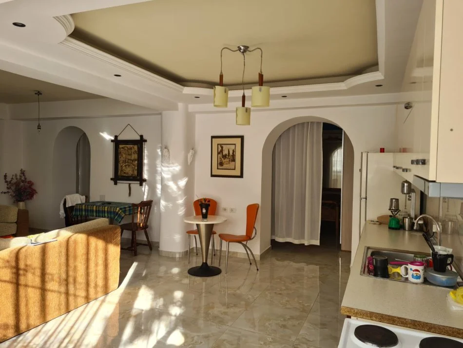 Tirane, jepet me qera apartament 2+1 Kati 1, 90 m² 400 € (qytet studenti)