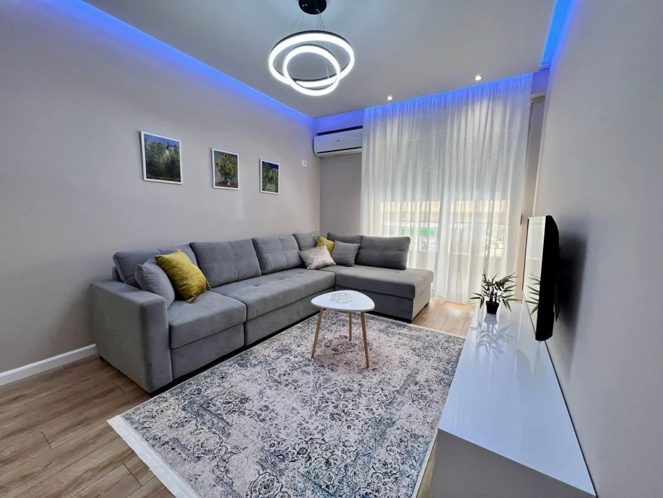 Tirane, jap me qera apartament 1+1+Ballkon Kati 2, 70 m² 800 € (rruga Anton Lufi)