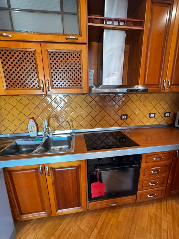 Tirane, jepet me qera apartament 2+1 Kati 6, 85 m² 600 € (JEPET ME QERA SUPER APARTAMENT 2+1 SUPER I MOBILUAR NE VASIL SHANTO .)