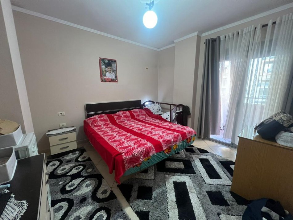 Tirane, shitet apartament 2+1+Ballkon Kati 4, 95 m² 128.000 € (Unaza e Re Astir)