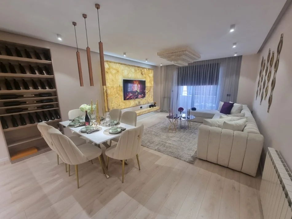 Tirane, jepet me qera apartament 2+1 Kati 9, 120 m² 1.800 € (Prane Nobis.)