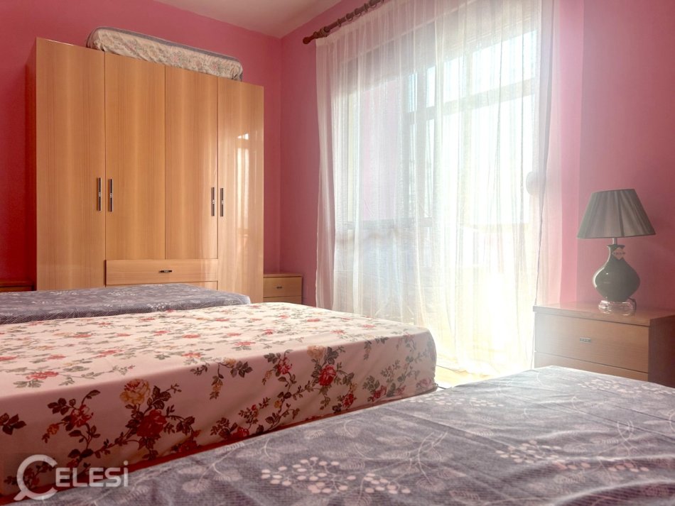 Tirane, jepet me qera apartament 2+1 Kati 2, 90 m² 430 € (JEPET ME QERA APARTAMENT 2+1+BLK I MOBILUAR PRANE STCIONIT ELEKTRIK TEK JORDAN MISJA.)
