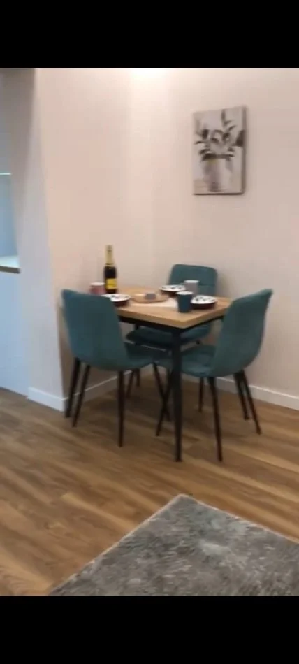 Tirane, jepet me qera apartament 1+1+Ballkon Kati 5, 60 m² 600 € (rr durresit)