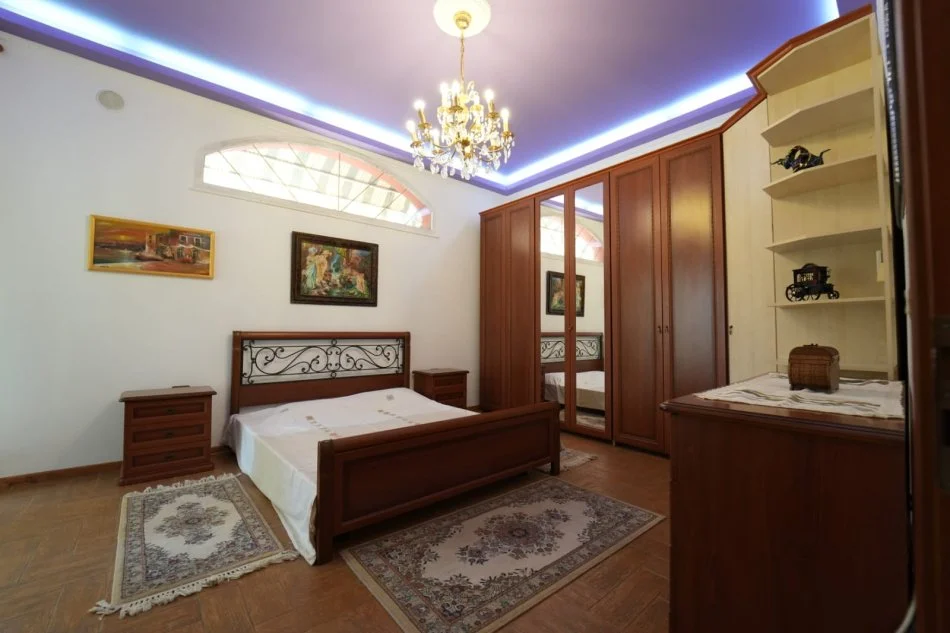 Durres, jepet me qera apartament 2+1+Aneks+Ballkon Kati 3, 100 m² (Durres, Qender)