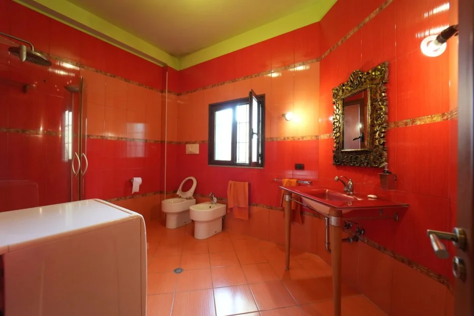 Durres, jepet me qera apartament 2+1+Aneks+Ballkon Kati 3, 100 m² (Durres, Qender)