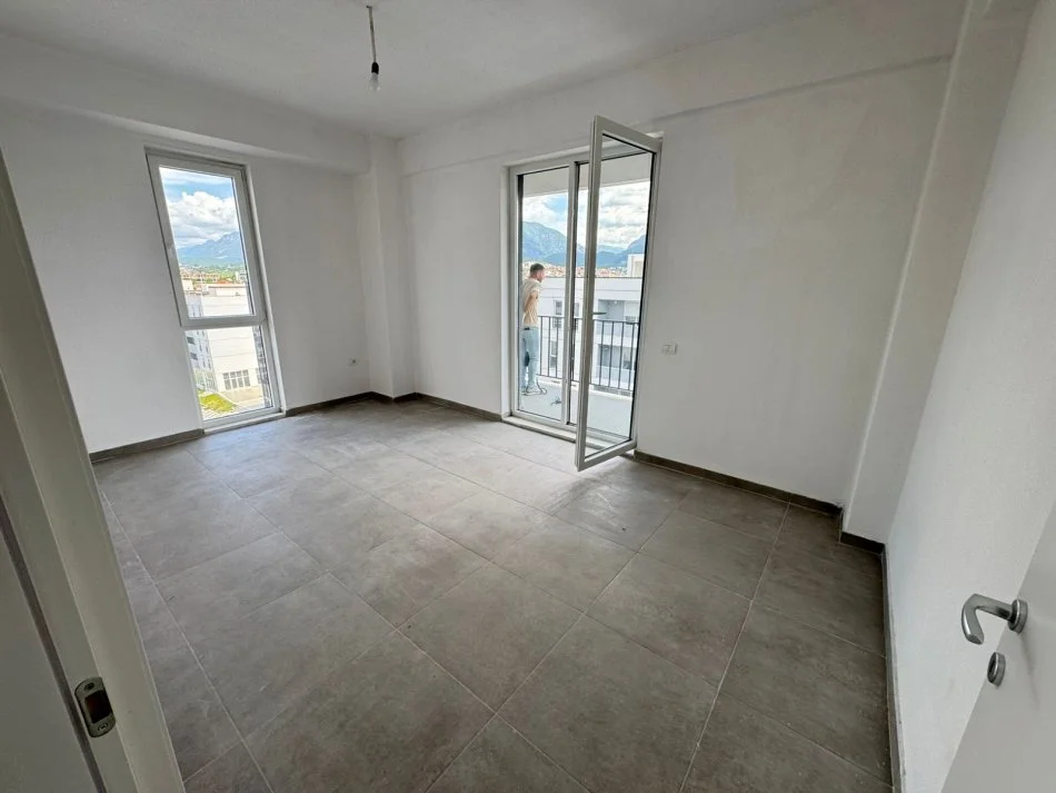 Tirane, jap me qera apartament 2+1+Ballkon Kati 7, 80 m² 400 € (rruga 5 maji)
