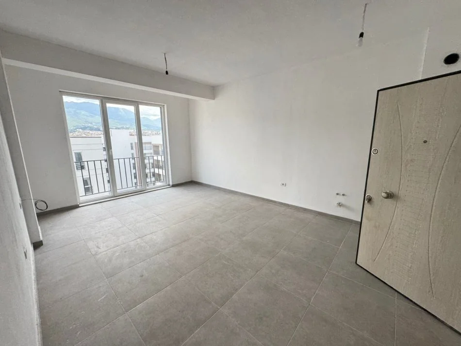 Tirane, jap me qera apartament 2+1+Ballkon Kati 7, 80 m² 400 € (rruga 5 maji)