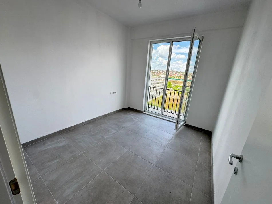 Tirane, jap me qera apartament 2+1+Ballkon Kati 7, 80 m² 400 € (rruga 5 maji)