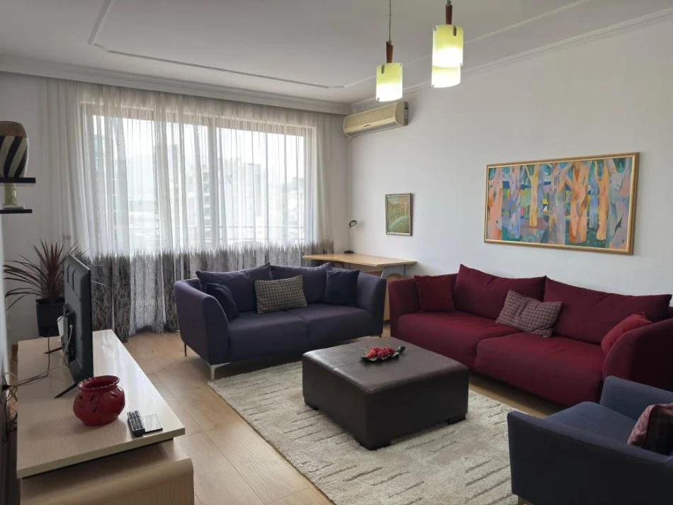 Tirane, jepet me qera apartament 2+1+Ballkon Kati 8, 110 m² 800 € (Blloku)