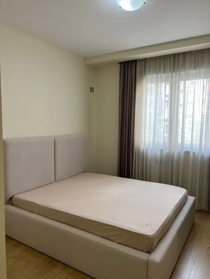 Tirane, jepet me qera 2+1+2+Ballkon Kati 2, 110 m² 500 € (SOKRAT MIHO)