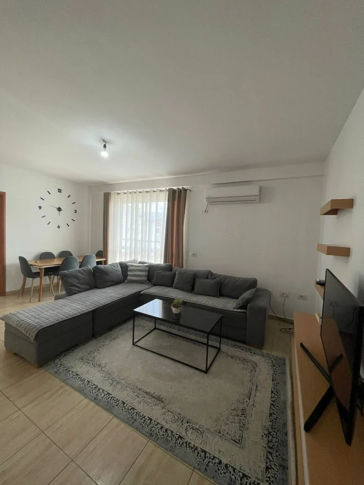 Tirane, jepet me qera apartament 2+1+Ballkon Kati 3, 80 m² 600 € (Selite)