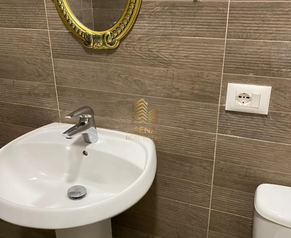 Tirane, jepet me qera apartament 1+1 Kati 1, 55 m² 400 € (5 Maji)