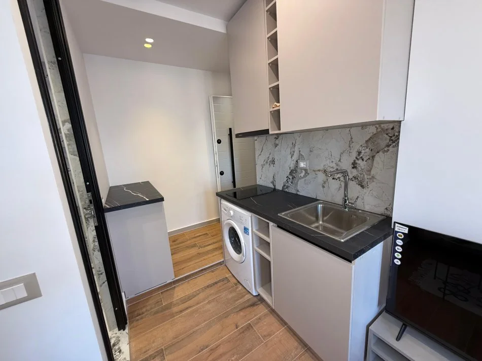 Tirane, shes garsonier 3+1 Kati 5, 74 m² 269.000 € (rruga Ibrahim Rrugova)