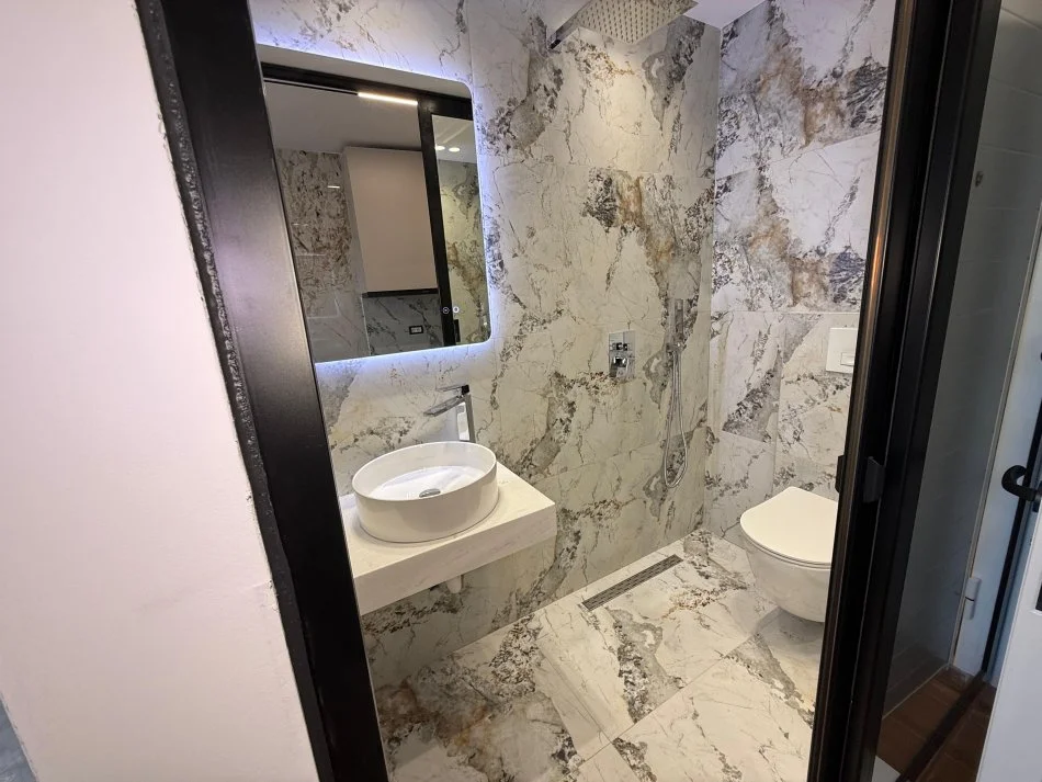 Tirane, shes garsonier 3+1 Kati 5, 74 m² 269.000 € (rruga Ibrahim Rrugova)