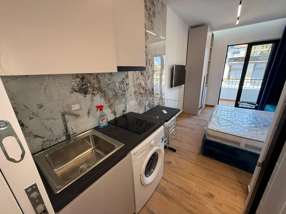 Tirane, shes garsonier 3+1 Kati 5, 74 m² 269.000 € (rruga Ibrahim Rrugova)