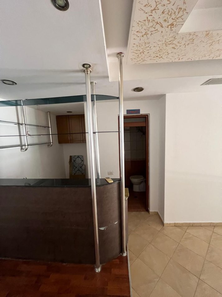 Tirane, jepet me qera dyqan Kati 1, 70 m² 350 € (JEPET SUPER DYQAN ME NJE SIPERFAQE PREJ 70M2 NE 5 MAJI -350 EURO/MUAJI)