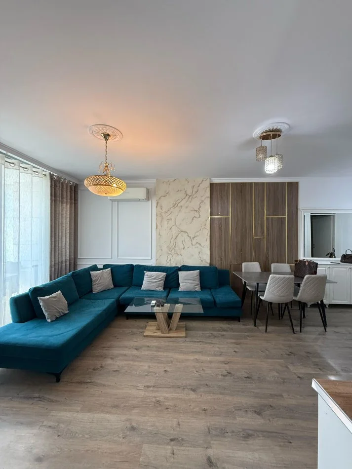 Tirane, jepet me qera apartament 2+1+Ballkon Kati 6, 90 m² 700 € 