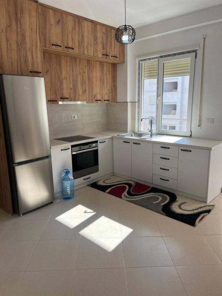 Tirane, jepet me qera apartament 2+1 Kati 3, 106 m² 350 € (JEPET ME QERA SUPER APARTAMENT 2+1+2 NE ZONEN E FRESKUT)