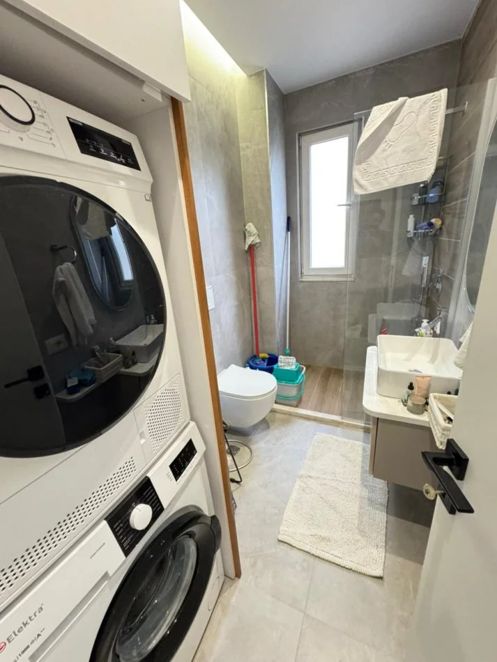 Tirane, shes apartament 1+1+Ballkon Kati 3, 64 m² 160.000 € (rruga e Dibres)