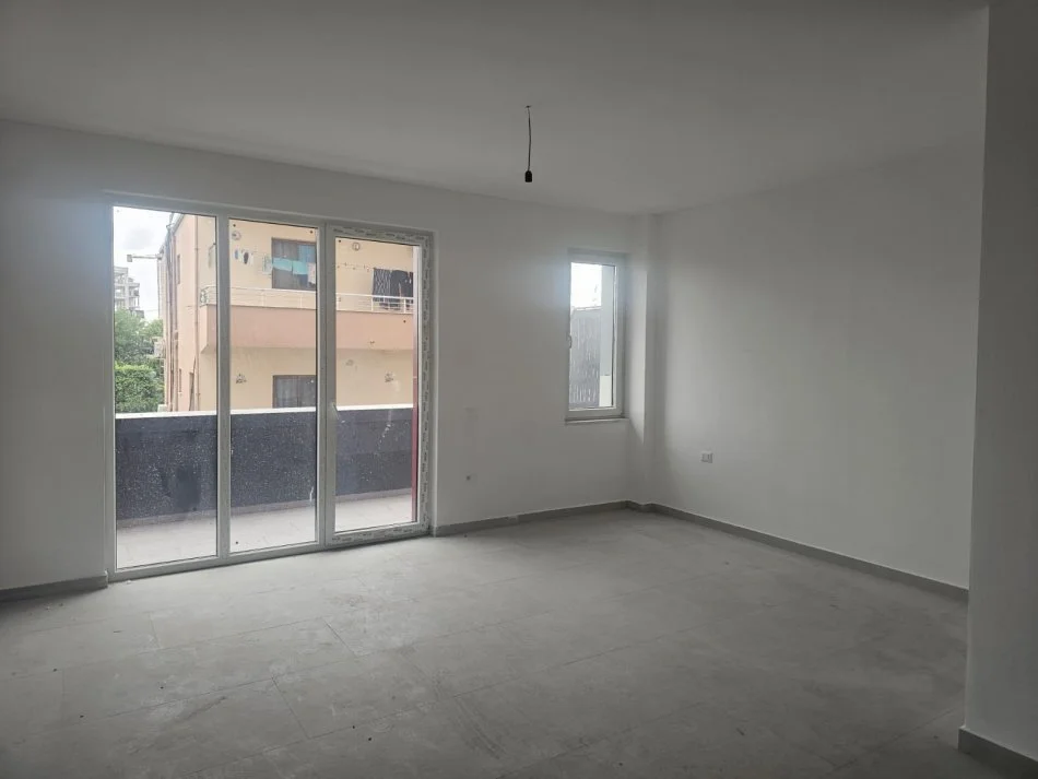 Tirane, jepet me qera garsonier Kati 1, 55 m² 270 € (Golden Hands, Paskuqan)