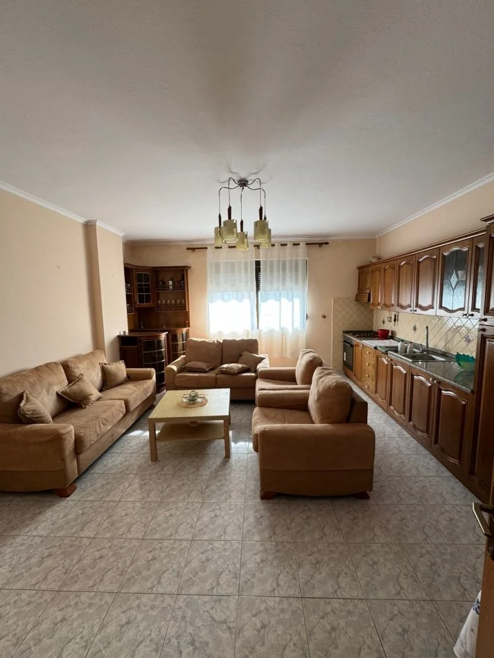 jepet me qera , 450 € (Blue Star)