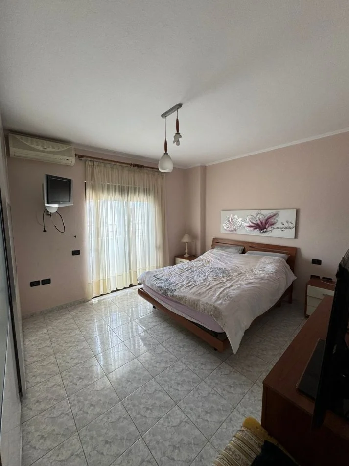 jepet me qera , 450 € (Blue Star)