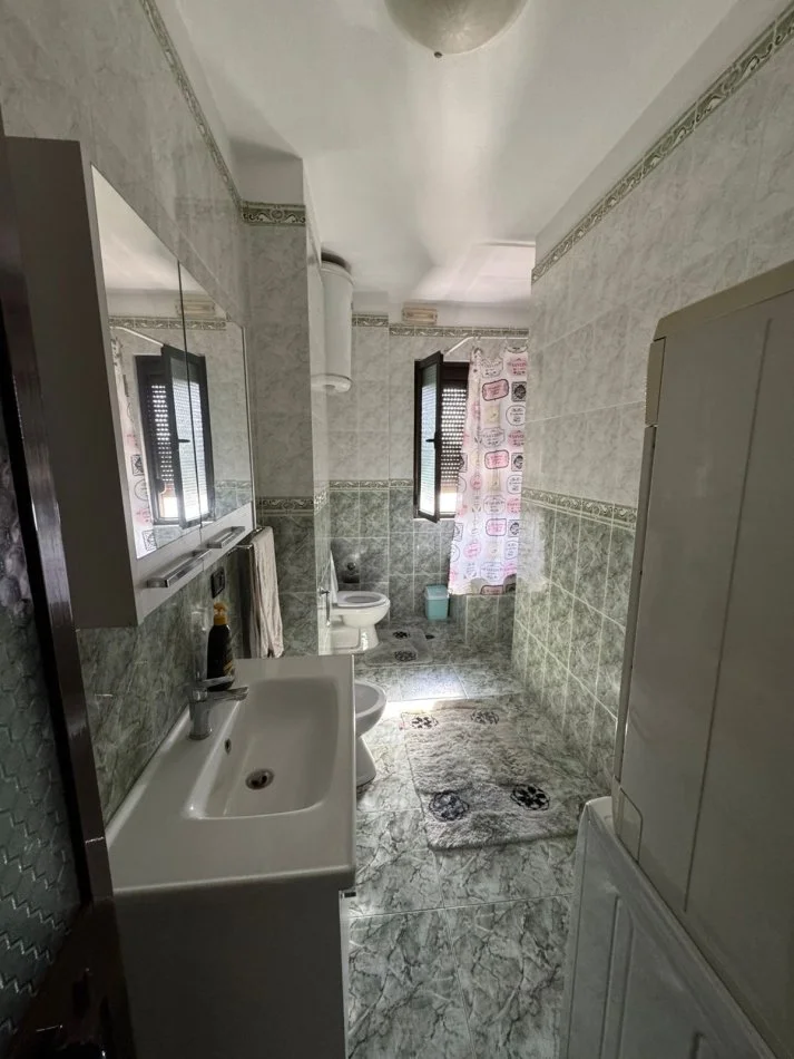 jepet me qera , 450 € (Blue Star)