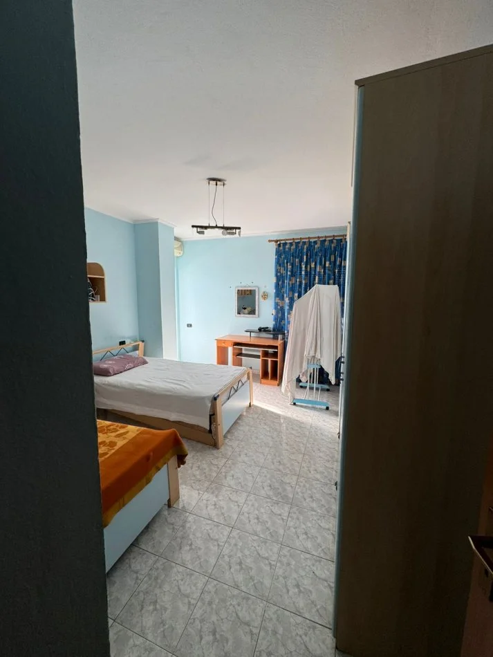 jepet me qera , 450 € (Blue Star)