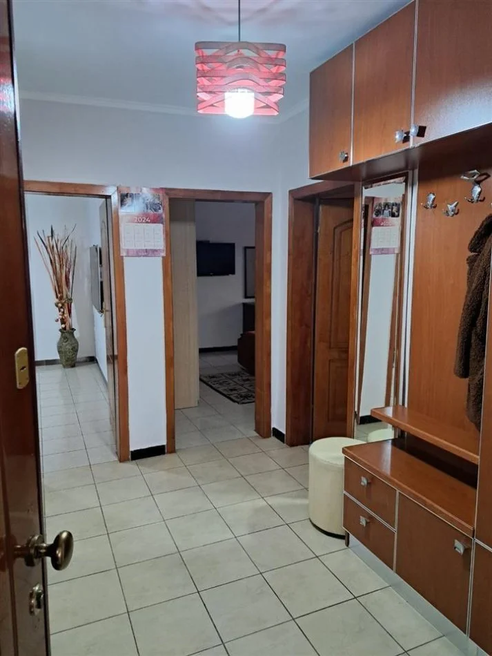 Tirane, jepet me qera apartament 2+1 Kati 2, 80 m² 500 € (Ish Tregu Elekrik)
