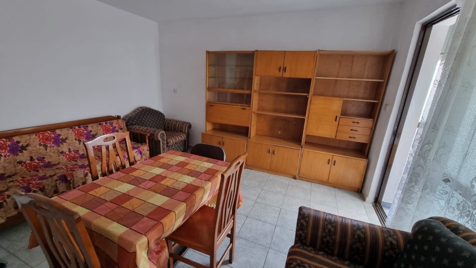 Tirane, jepet me qera apartament 1+1 Kati 3, 60 m² 350 € (JEPET ME QERA SUPER APARTAMENTI 1+1 NE VASIL SHANTO PER VETEM 350 EURO/MUAJI)