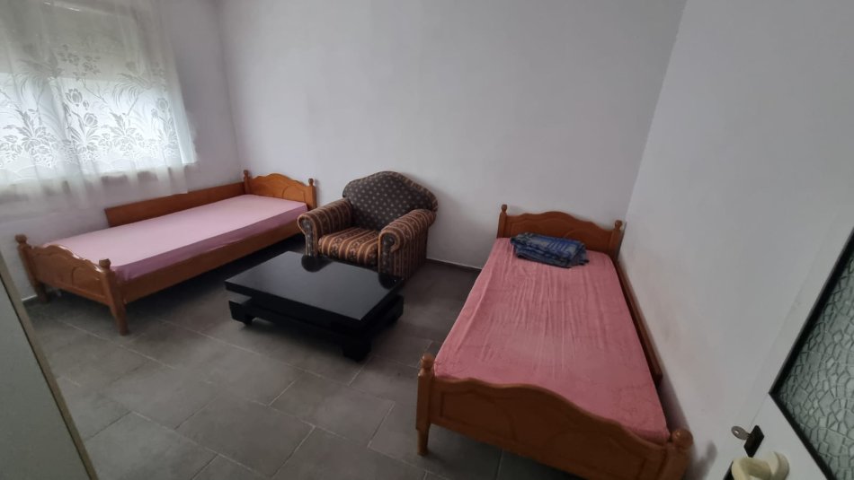 Tirane, jepet me qera apartament 1+1 Kati 3, 60 m² 350 € (JEPET ME QERA SUPER APARTAMENTI 1+1 NE VASIL SHANTO PER VETEM 350 EURO/MUAJI)