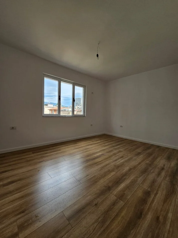 Tirane, shitet 1+1 Kati 4, 45 m² 130.000 € (Qender)